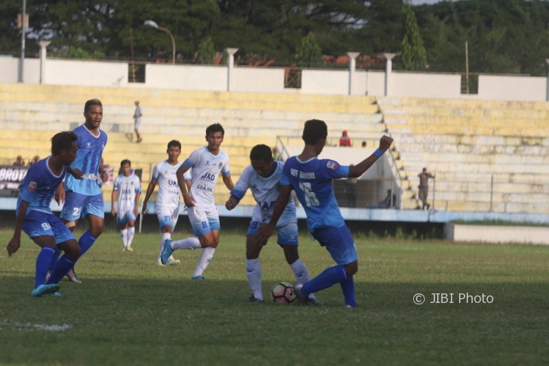 Laga Madiun Putra melawan PSIM Jogja di Stadion Wilis, Madiun, Jawa Timur, Jumat (12/5/2017). Ramhan Bebek mencetak satu gol di pertandingan itu. (JIBI/Harian Jogja/Jumali)