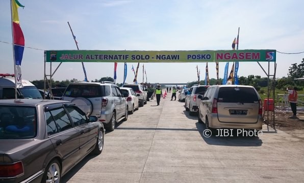 Pintu tol Ngasem dibuka sebagai jalur alternatif mudik Lebaran 2017, Senin (19/6/2017). (Iskandar/JIBI/Solopos)