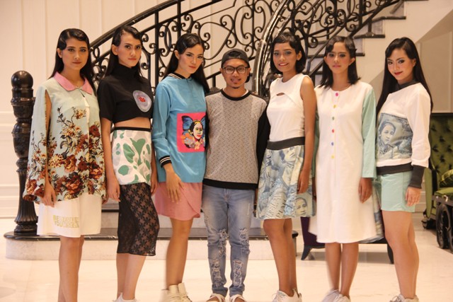 Koleksi motif print dari perancang busana Lima Luthfi Majid Koleksi motif print dari perancang busana Lima Luthfi Majid