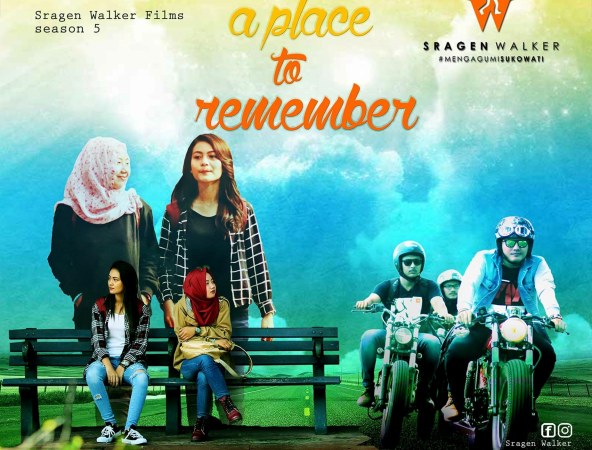 a place to remember Dua remaja duduk di kursi dengan latar belakang baliho besar berisi tentang perjalanan. Ilustrasi itu menjadi tajuk dalam pemutaran film A Place to Remember di sebuah kafe di Sragen, Senin (29/5/2017) malam. (Istimewa/Sragen Walker)