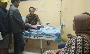 Wakil Bupati Sragen Dedy Endriyatno dirawat di RSUD Soehadi Prijonegoro Sragen, setelah menjadi korban kecelakaan lalu lintas, Minggu (18/6/2017) malam. (Istimewa/Rudi Wahyono)