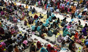 Anak-anak yatim piatu mengikuti buka puasa bersama saat pemberian santunan di Kudus, Jateng, Jumat (16/6/2017). (JIBI/Solopos/Antara/Yusuf Nugroho)