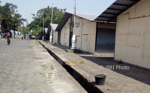 Bangunan kios bekas pasar darurat Klewer Alun-alun Utara Keraton Solo, Rabu (5/7/2017). (Bayu Jatmiko Adi/JIBI/Solopos)