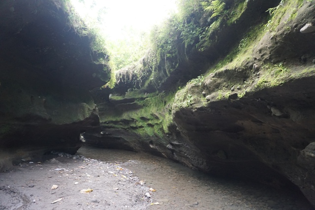 Ngarai terbentuk akibat arus Sungai Gethuk. (Mariyana Ricky P.D./JIBI/SOLOPOS)