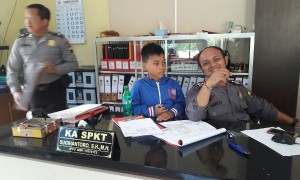 Irvan bersama anggota Polres Wonogiri. (Istimewa)