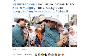 Foto Justin Trudeau bersama bayi bernama seperti dirinya (Twitter @AdamScotti)