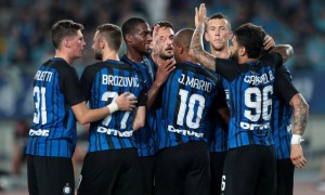 Para pemain Inter Milan merayakan gol. (JIBI/REUTERS/Stringer)