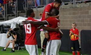 Romelu Lukaku merayakan gol bersama Jesse Lingard dan Marcus Rashford. (JIBI/REUTERS/Richard Carson)
