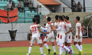 Para pemain Persis Solo merayakan gol. (Istimewa)
