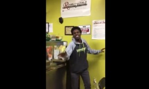 Pria asal Amerika Serikat fasih menyanyikan lagu Uwiw Uwiw yang dipopulerkan Cita Citata (Facebook)