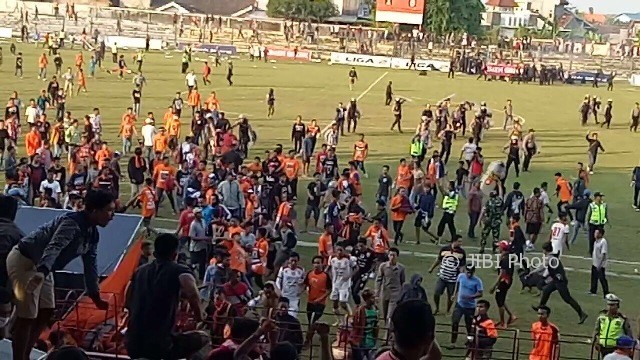 Ricuh PSIR vs Persis (JIBI/Solopos/Moh. Khodiq Duhri)
