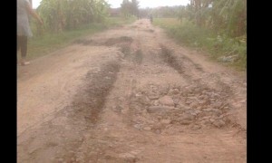 Kondisi jalan rusak di Dusun Kawah, Desa Wonoyoso, Kecamatan Pringapus, Kabupaten Semarang, Jateng. (Facebook.com-Sinta Cha Cha)