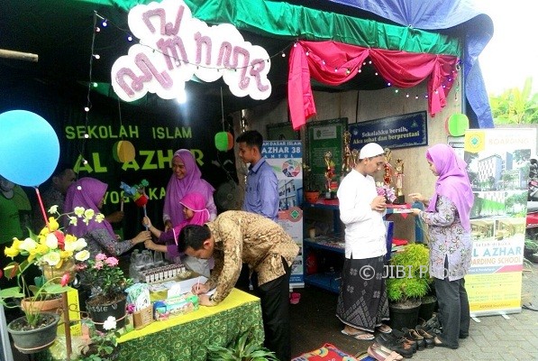 Suasana stand SD Islam Al Azhar 38 di Bantul Expo 2017, kompleks Pasar Seni Gabusan, Jumat (28/7/2017). (Rheisnayu Cyntara/JIBI/Harian Jogja)