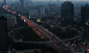 Jalan layang non-tol Simpang Susun Semanggi (SSS) terlihat dari ketinggian di Jakarta, Jumat (28/7/2017) petang. (JIBI/Bisnis/Dwi Prasetya)