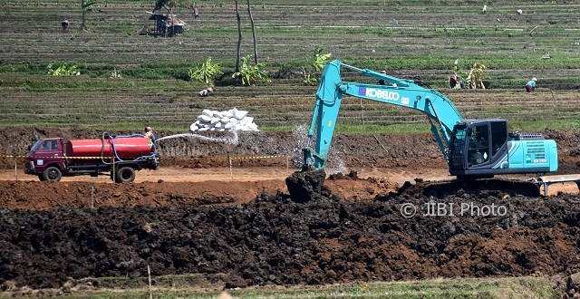 Pembangunan jalan tol Salatiga-Kartasura di Susukan, Kabupaten Semarang, Jateng, Senin (31/7/2017) masih tahap pembersihan lahan. (JIBI/Solopos/Antara/Aditya Pradana Putra)