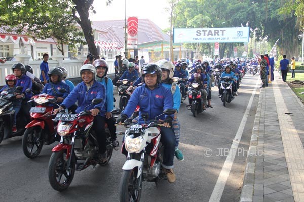 Ribuan peserta mengikuti event Tour De Merapi 2017 yang digelar Dinas Pariwisata Sleman, Minggu (30/7/2017). (Abdul Hamid Razak/JIBI/Harian Jogja)