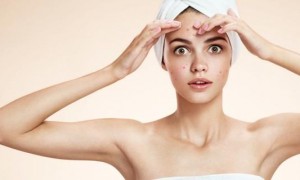 Foto ilustrasi: Cara mengatasi jerawat berdasarkan lokasi jerawat di wajah. (thehealthsite.com)