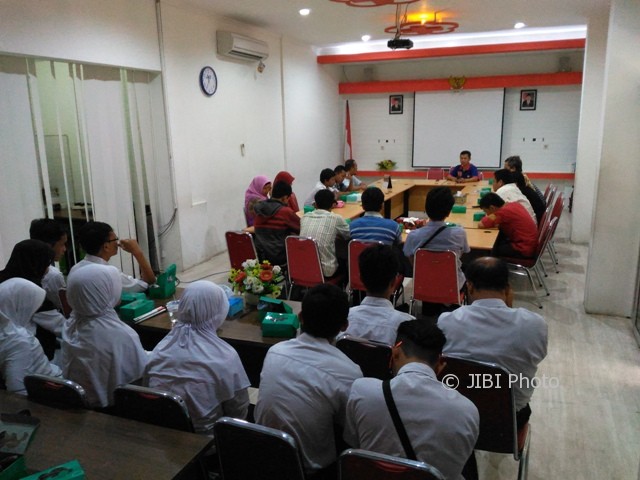 Para penyandang tunanetra anggota Forum Komunikasi Tunanetra Surakarta mengikuti sarasehan di Kantor PMI Solo, Sabtu (5/8/2017). (Ivan Andimuhtarom/JIBI/Solopos)