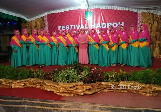 Kelompok Hadrah Nurjannah Al Mukaramah asal Kelurahan Jebres menjadi juara I dalam Festival Hadrah Tingkat Kecamatan Jebres 2017, Jumat (11/8/2017). (Istimewa)