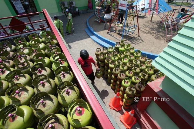Operasi pasar elpiji melon di Taman Cerdas Jebres, Solo, Sabtu (12/8/2017). (M. Feri Setiawan/JIBI/Solopos)