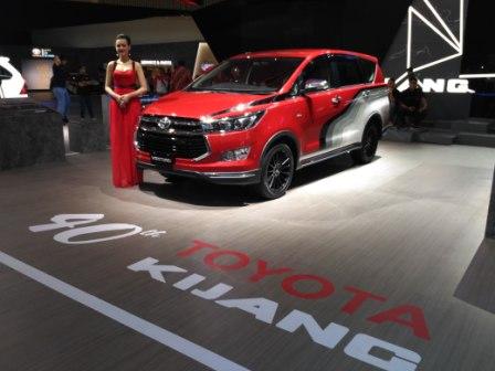 Penampakan edisi spesial Toyota Innova Venturer dalam peringatan 40 tahun kehadiran Toyota Kijang di Indonesia di stan Toyota dalam GIIAS 2017 di ICE BSD Tangerang, Banten, Kamis (10/8/2017). (Danur Lambang Pristiandaru/JIBI/Solopos)