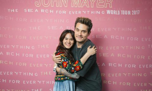 Foto unggahan Sheryl yang memperlihatkan dirinya dipeluk penyanyi top AS, John Mayer. (Istimewa/Instagram)