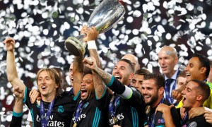 Real Madrid merayakan gelar Piala Super Eropa 2017 usai mengalahkan MU 2-1 di Skopje, Macedonia, Selasa (8/8/2017) waktu setempat. (JIBI/Reuters/Ognen Teofilovski)