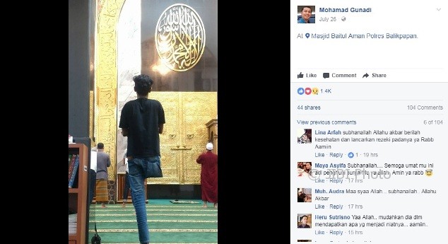 Adri, pria berkaki satu yang tetap salat dengan berdiri kalau fisiknya masih kuat (Facebook Mohamad Gunadi)
