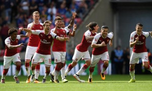 Para pemain Arsenal merayakan kemenangan. (JIBI/REUTERS/Hannah McKay)
