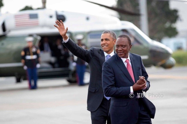 Barack Obama dengan Presiden Kenya, Uhuru Kenyatta (Nytimes.com)