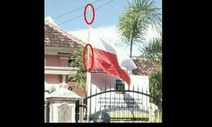 Bendera merah putih terbalik PKS Situbondo (Twitter/@kangdede78)