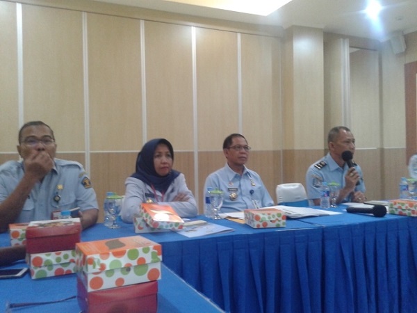 Kepala Kantor Imigrasi Kelas 1 Jogja Didik Heru Praseno Adi (paling kanan) bersama Kepala Kanwil Kemenkum HAM DIY Gunarso (dua dari kanan) saat jumpa pers di Kantor Imigrasi Kelas 1 Jogja, Senin (7/8/2017) petang. (Abdul Hamid Razak/JIBI/Harian Jogja)