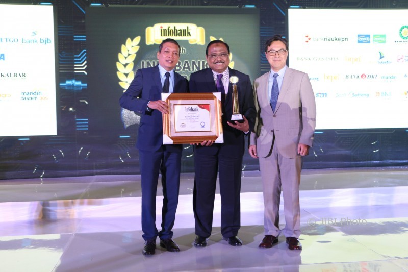 Bank BPD DIY mendapat predikat bank dengan kinerja sangat bagus yang diberikan oleh majalah Infobank dalam ajang Infobank Awards 2017 yang diselenggarakan di WestIn Hotel, Nusa Dua, Bali, Kamis (10/8/2017). (Ist)