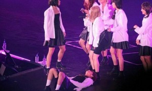 Ikon menirukan Exid (Koreaboo)