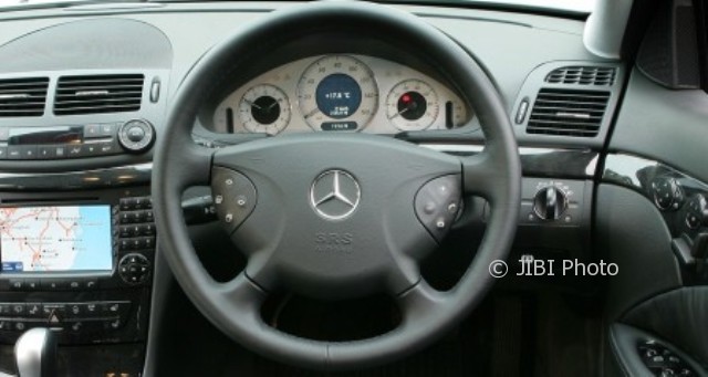 Ilustrasi Mercedes Benz W211. (Australiancarreviews.com)