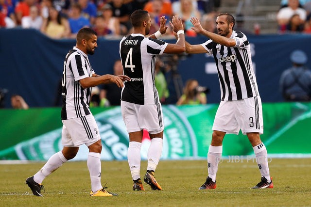 Para pemain Juventus merayakan gol. (JIBI/REUTERS/Mike Segar)