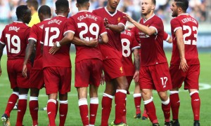 Para pemain Liverpool merayakan gol. (JIBI/REUTERS/HANNIBAL HANSCHKE)