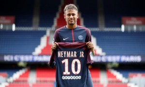 Neymar Jr bergabung dengan Paris Saint Germain. (JIBI/REUTERS/Christian Hartmann)