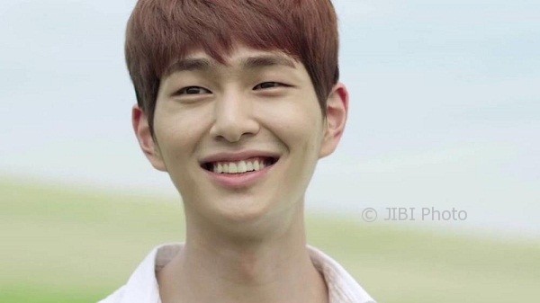 Onew Shinee (Allkpop.com)