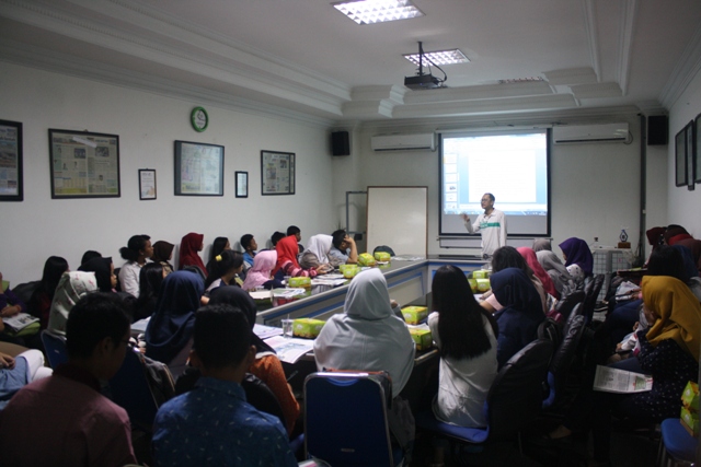 Pelatihan Wasis XX - 1 Redaktur pengampu program Wartawan Siswa (Wasis) Solopos, Syifaul Arifin, memberikan materi dasar jurnalistik dalam pelatihan dan seleksi Wasis Solopos, Minggu (13/8/2017). (Solopos-R. Bambang Aris Sasangka)