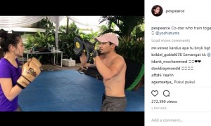 Pevita Pearce berlatih muay thai bersama pemeran Power Rangers (Instagram @pevpearce)