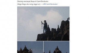 Pria nekat panjat dinding Candi Borobudur untuk Selfie (Facebook Info Cegatan Jogja)