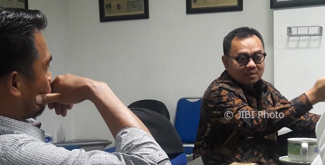 Mantan Menteri Energi dan Sumber Daya Mineral (ESDM) Sudirman Said (kanan) berbincang dengan Pemimpin Redaksi (Pemred) Solopos, Suwarmin, di sela-sela kunjungannya ke Griya Solopos, Selasa (8/8/2017). (Hijriyah Al Wakhidah/JIBI/Solopos)