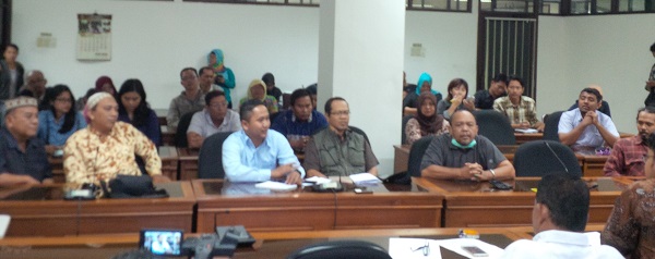Para pedagang Pasar Kembang saat beraudiensi dengan Komisi B di DPRD Kota Jogja, Kamis (3/8/2017). (Ujang Hasanudin/JIBI/Harian Jogja)