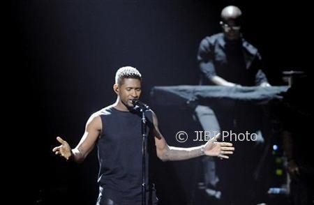 Usher performs at the 2012 BET Awards in Los Angeles, July 1, 2012. REUTERS/Phil McCarten