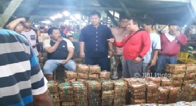 Wali Kota Semarang Hendrar Prihadi (berbaju biru) meninjau aktivitas perdagangan di Pasar Kobong, Semarang, Minggu (5/3/2017) dini hari. (JIBI/Semarangpos.com/Istimewa-Humas Setda Kota Semarang)