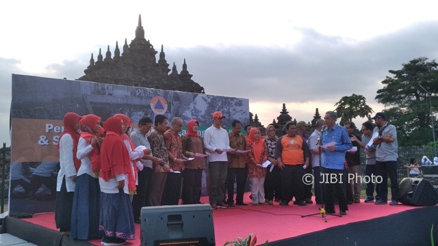 Suasana pembacaan deklarasi Plaosan dalam pembukaan sekolah sungai angkatan IV dan sekolah gunung angkatan I di kawasan Candi Plaosan, Desa Bugisan, Prambanan, Klaten, Minggu (6/8/2017). (Cahyadi Kurniawan/JIBI/Solopos)