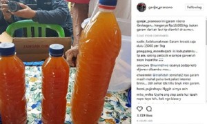Air asin dari sumur di Desa Jono, Kecamatan Tawangharhjo, Kabupaten Grobogan, Jateng yang dapat diproduksi menjadi garam. (Instagram-@ganjar_pranowo)