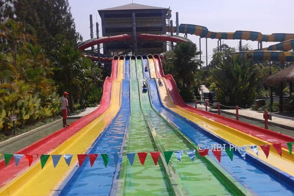 Sejumlah pengunjung mengikuti lomba Memo Racer dalam Festival Merah Putih#2 berisi kegiatan lomba untuk memeriahkan perayaan HUT Republik Indonesia ke–72 di Jogja Bay Waterpark, Sabtu (12/8/2017). (Abdul Hamid Razak/JIBI/Harian Jogja)