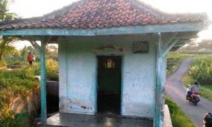 Musala di tepi jalan antara Desa Suruh dan Desa Puworejo, Kecamatan Suruh, Kabupaten Semarang, Jateng. (Facebook.com-Bambang Setyawan)